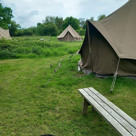 Gaggle Of Geese Pub - Shepherd Huts & Bell Tents Dorchester Kültér fotó