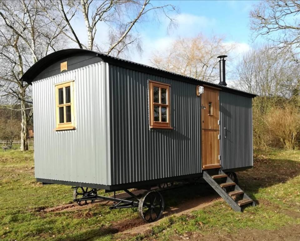 Gaggle Of Geese Pub - Shepherd Huts & Bell Tents Dorchester Kültér fotó